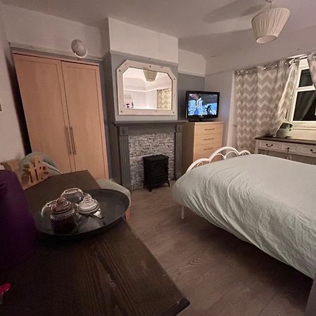 דירות Redditch Rest Near Town Centre & Transport Links מראה חיצוני תמונה