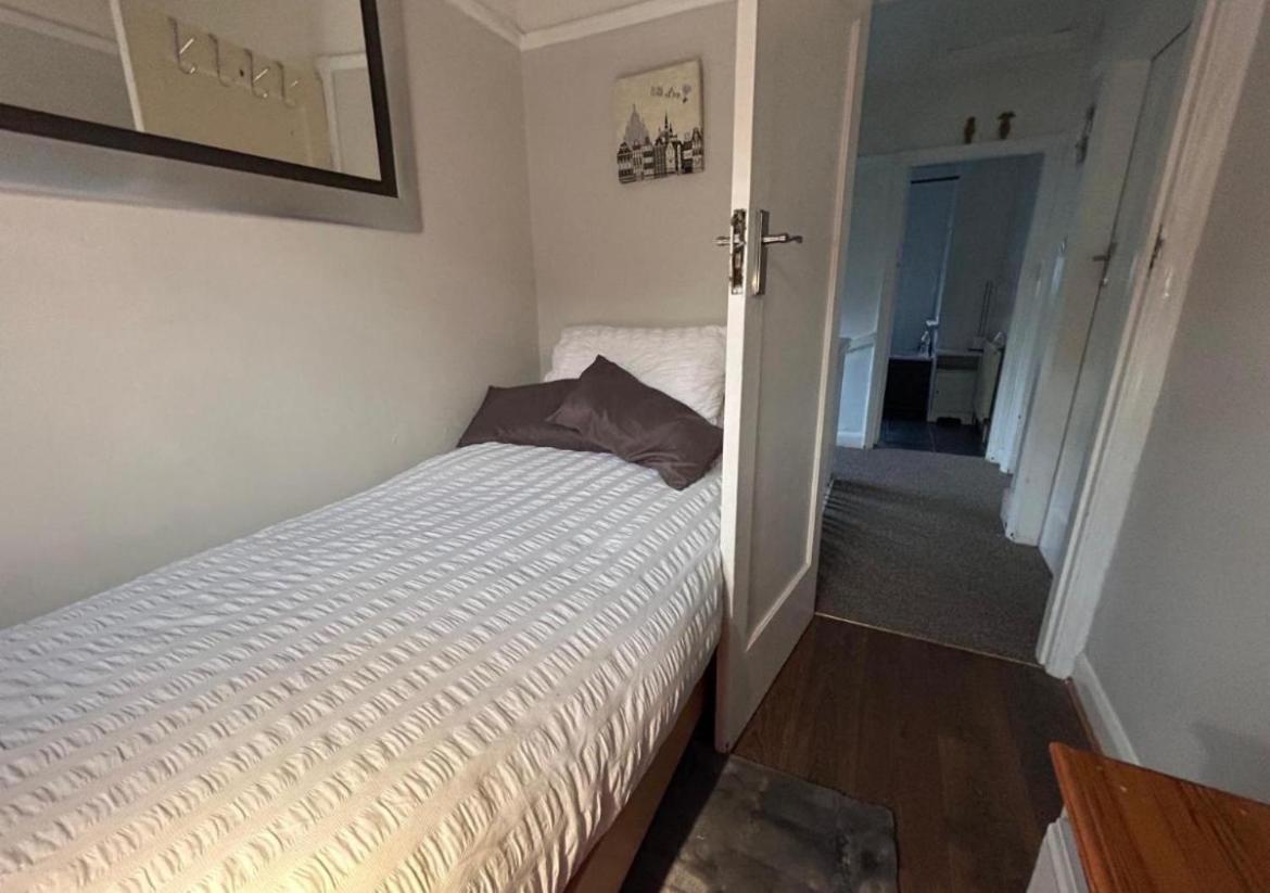דירות Redditch Rest Near Town Centre & Transport Links מראה חיצוני תמונה