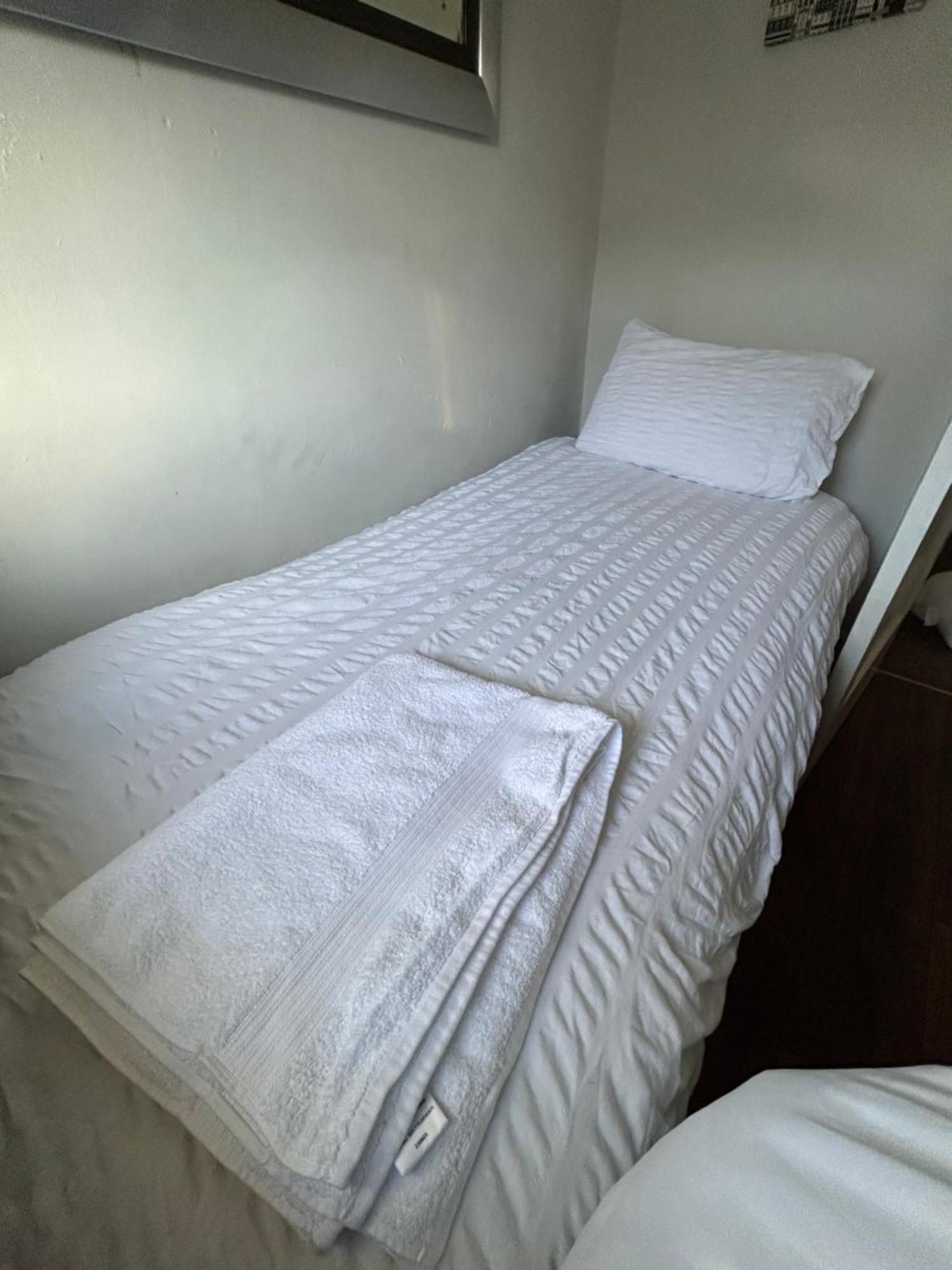דירות Redditch Rest Near Town Centre & Transport Links מראה חיצוני תמונה