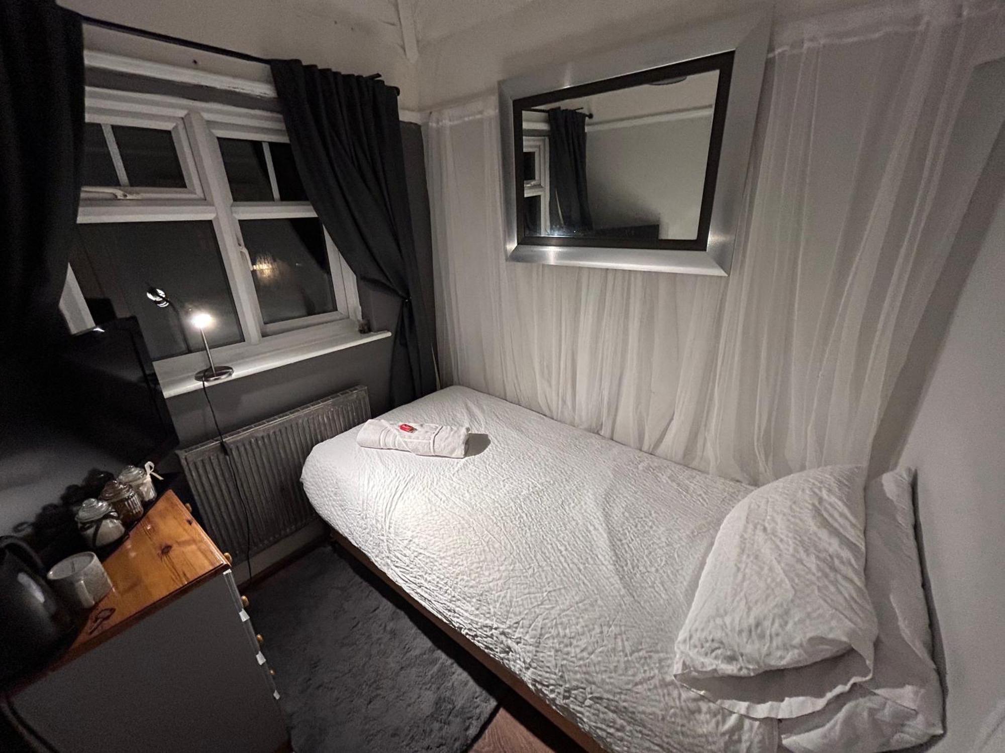 דירות Redditch Rest Near Town Centre & Transport Links מראה חיצוני תמונה