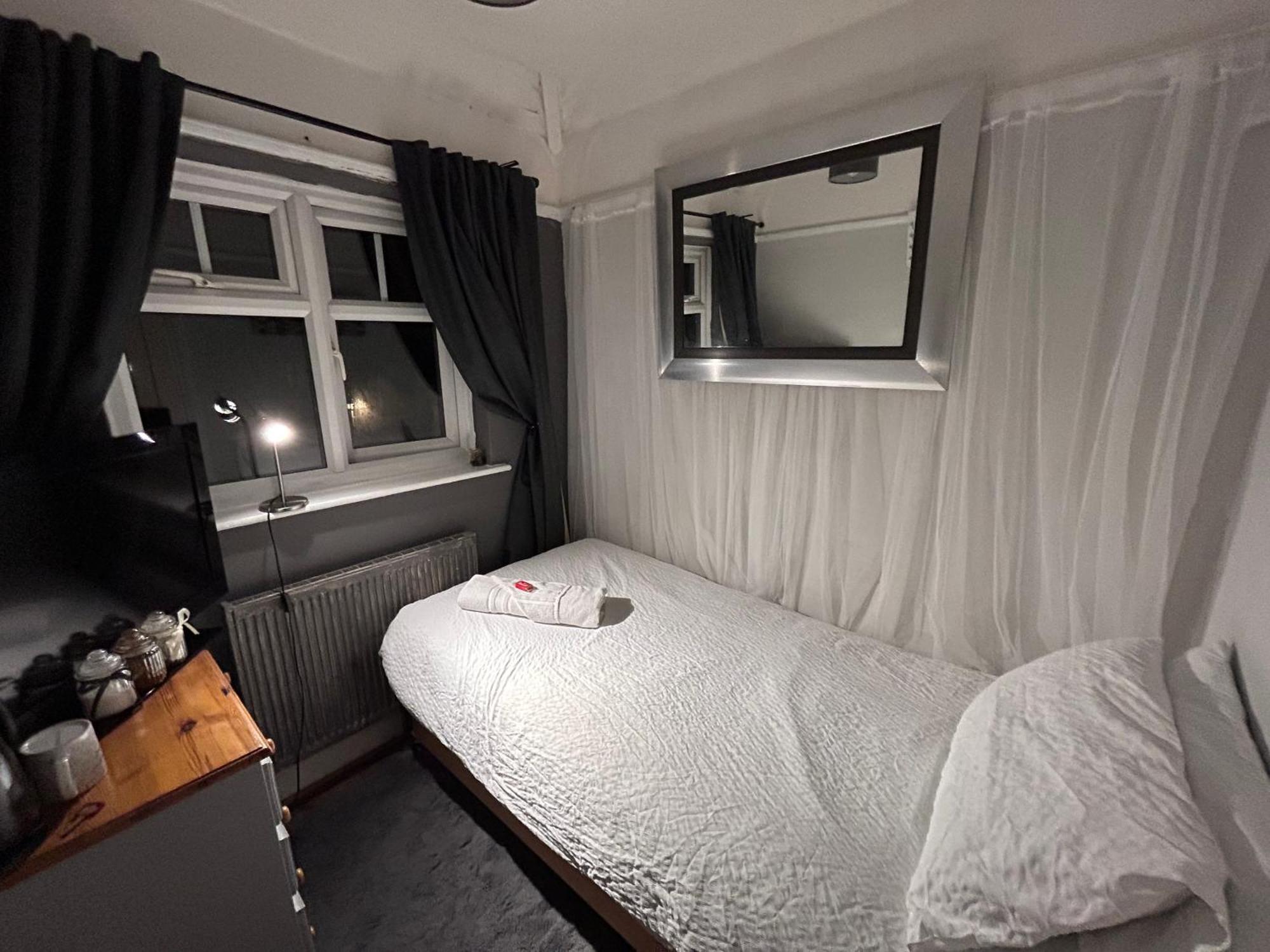 דירות Redditch Rest Near Town Centre & Transport Links מראה חיצוני תמונה
