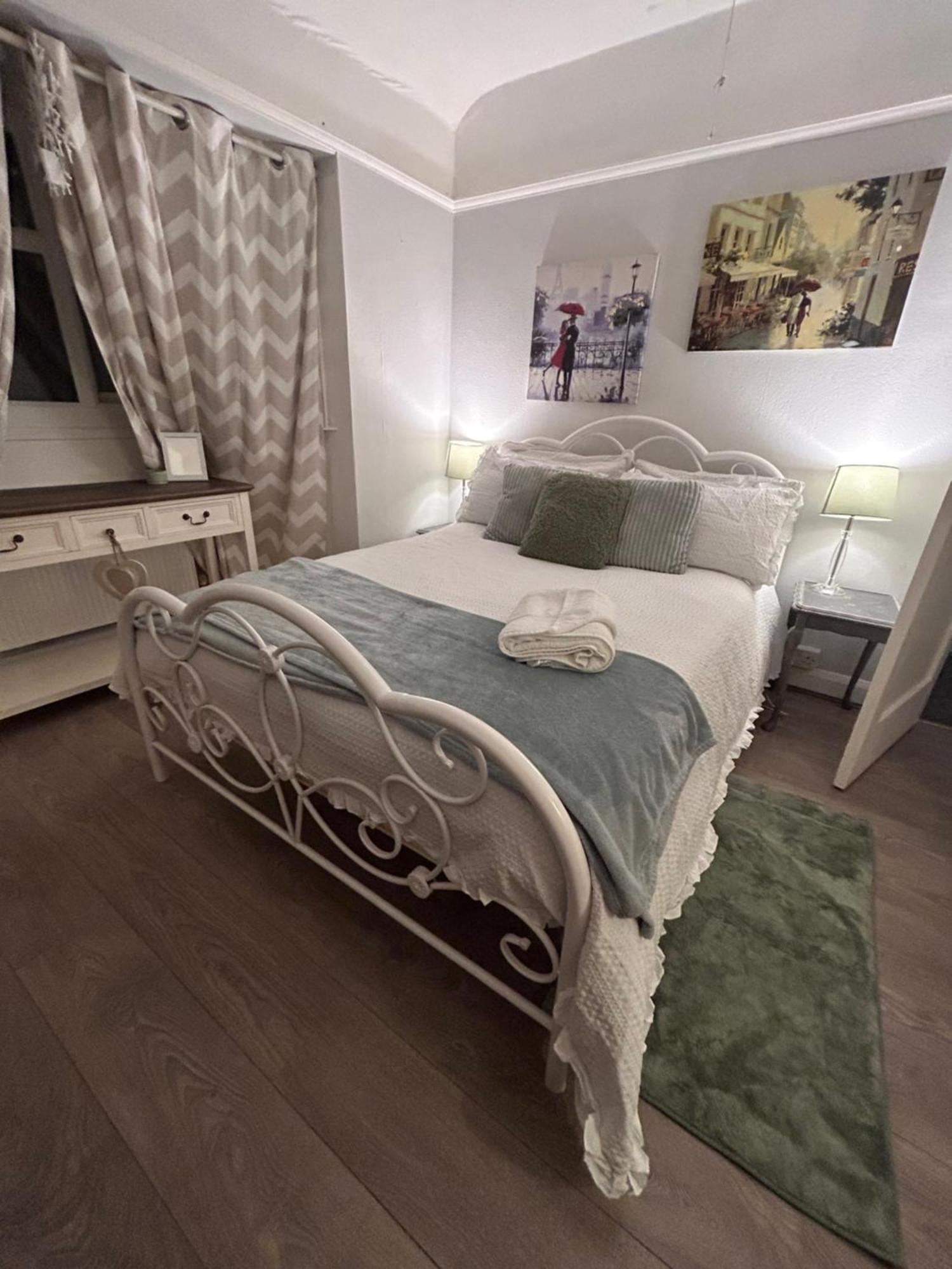 דירות Redditch Rest Near Town Centre & Transport Links מראה חיצוני תמונה